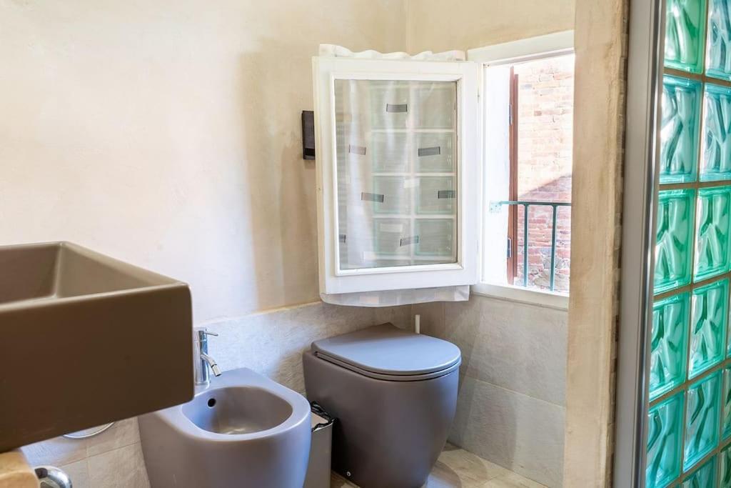 Casa Vacanze L'Angolo Fiorito Bettolle Exterior foto