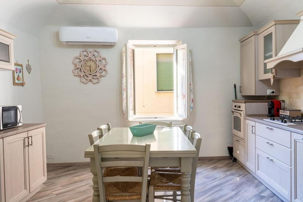 Casa Vacanze L'Angolo Fiorito Bettolle Exterior foto