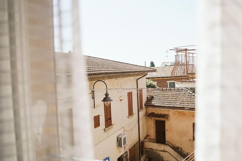 Casa Vacanze L'Angolo Fiorito Bettolle Exterior foto