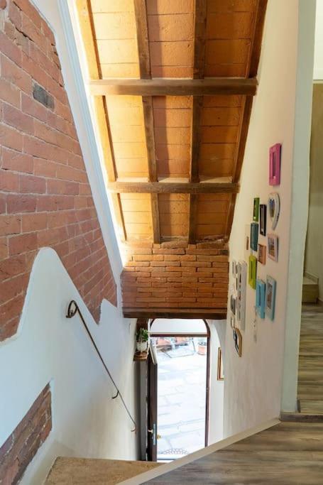 Casa Vacanze L'Angolo Fiorito Bettolle Exterior foto
