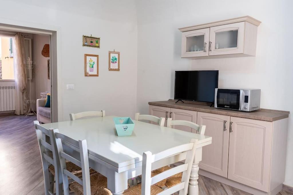 Casa Vacanze L'Angolo Fiorito Bettolle Exterior foto