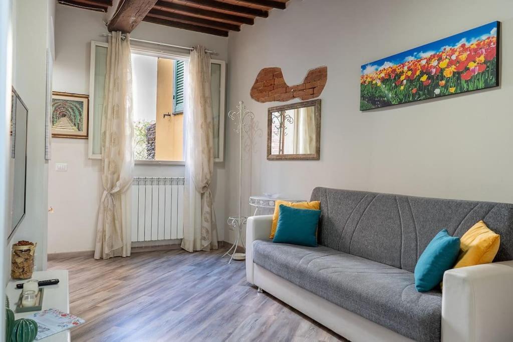 Casa Vacanze L'Angolo Fiorito Bettolle Exterior foto